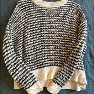 Old Navy Black and White Sweater